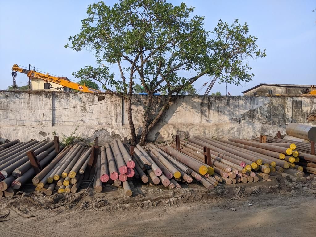 Round bar stock, cut and color-coded by grade, at the JPS Metal & Alloys Mumbai warehouse